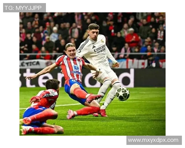 国米与皇马首发阵容对比分析揭示两队战术布局与球员状态 国米与皇马首发阵容对比分析揭示两队战术布局与球员状态