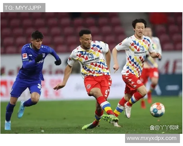 德甲焦点战美因茨主场迎战科隆双方争夺关键积分之战 德甲焦点战美因茨主场迎战科隆双方争夺关键积分之战